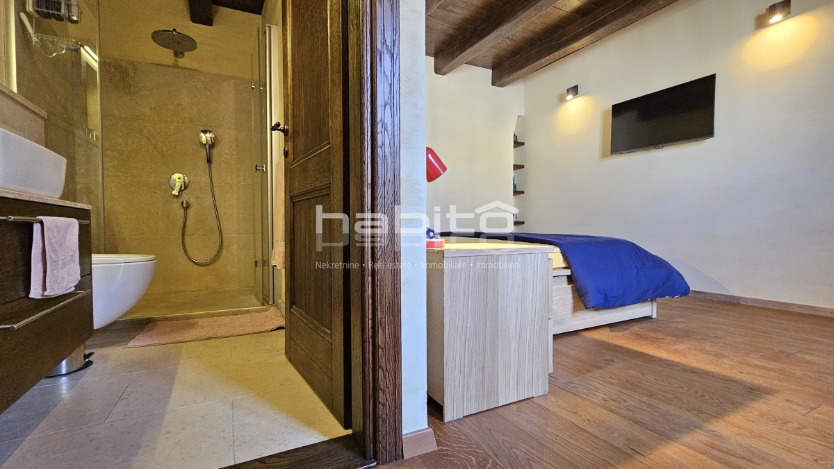 Okolica Poreča - Edinstvena kamnita hiša blizu morja, 2 spalnici, 2 kopalnici