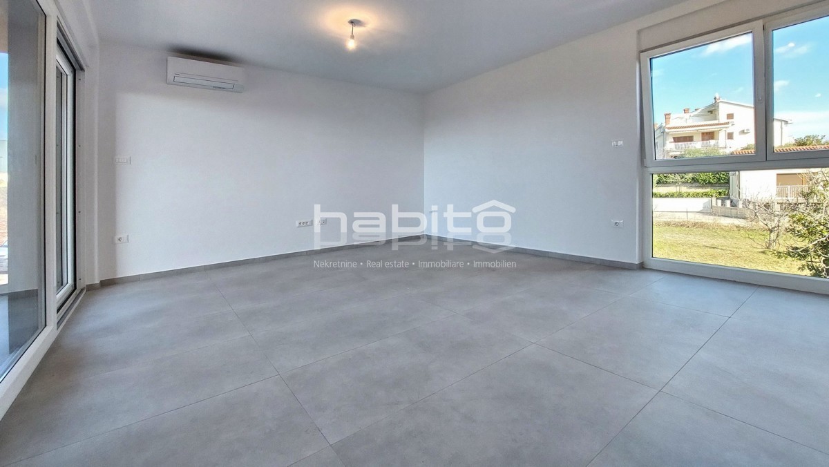 Poreč - Novo stanovanje s pogledom na morje, 2 spalnici, DVIGALO, 2 parkirni mesti