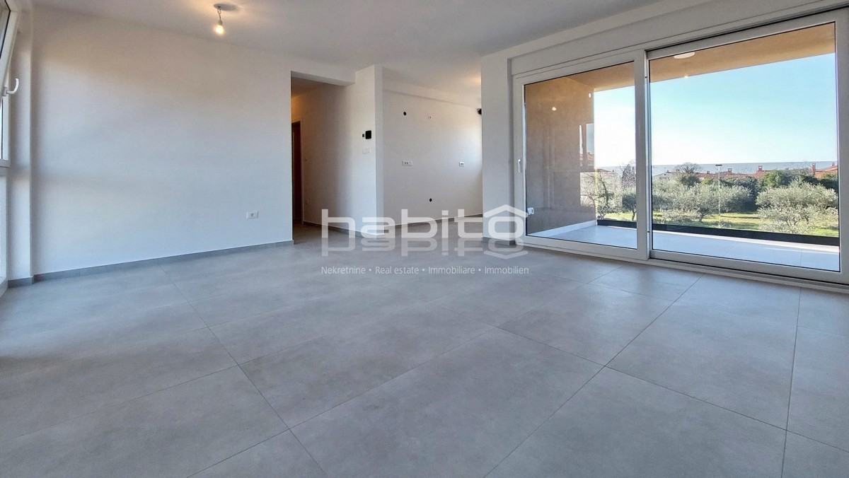 Poreč - Novo stanovanje s pogledom na morje, 2 spalnici, DVIGALO, 2 parkirni mesti