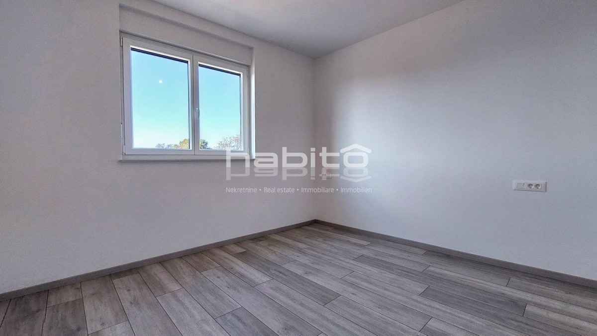 Poreč - Novo stanovanje s pogledom na morje, 2 spalnici, DVIGALO, 2 parkirni mesti