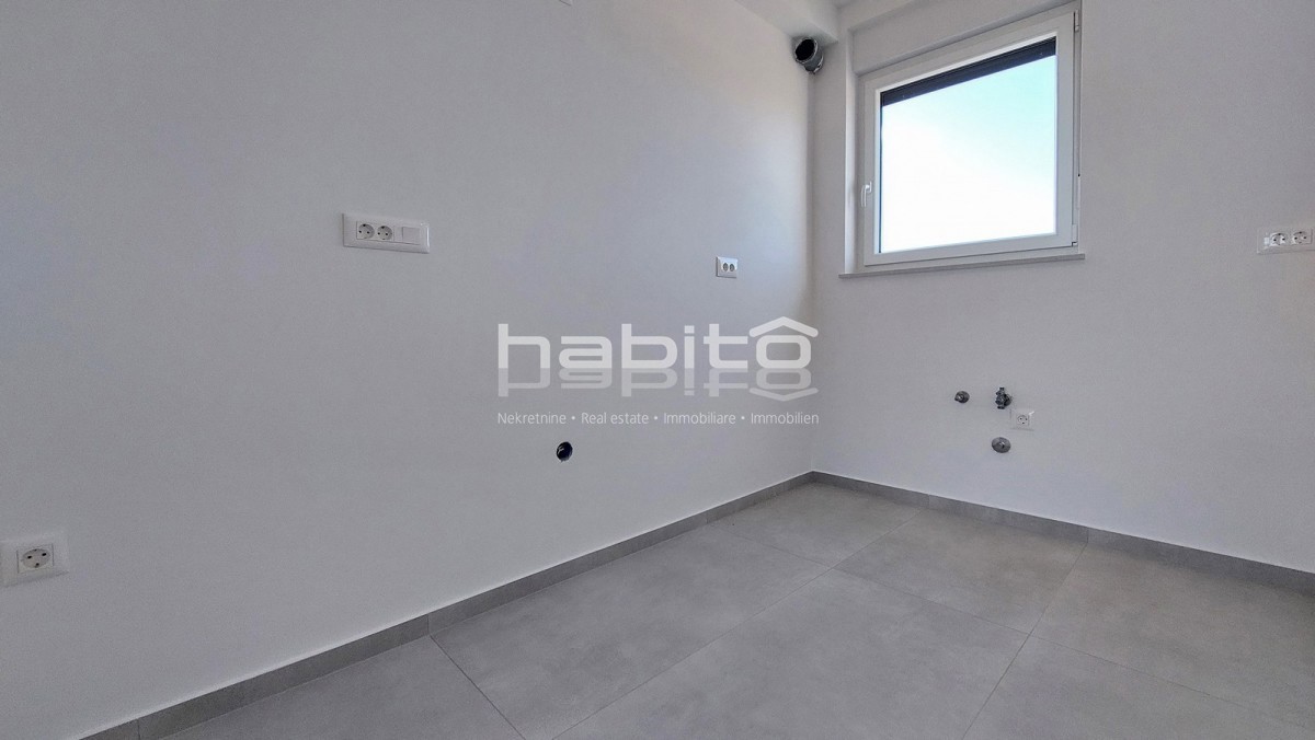 Poreč - Novo stanovanje s pogledom na morje, 2 spalnici, DVIGALO, 2 parkirni mesti