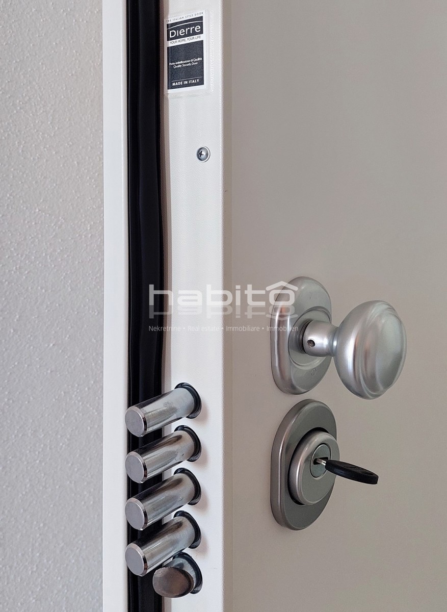 Poreč - Novo stanovanje s pogledom na morje, 2 spalnici, DVIGALO, 2 parkirni mesti