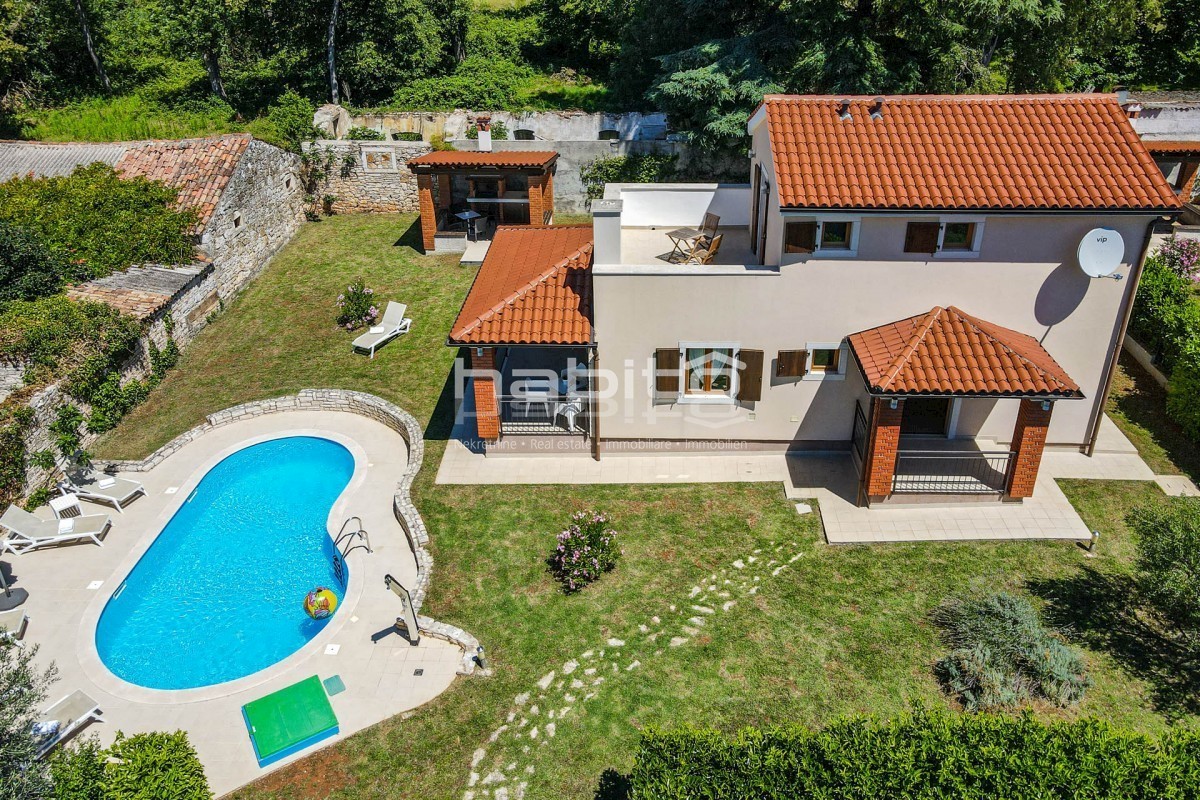 Poreč 10 km - Lepa hiša z bazenom, mirna lokacija