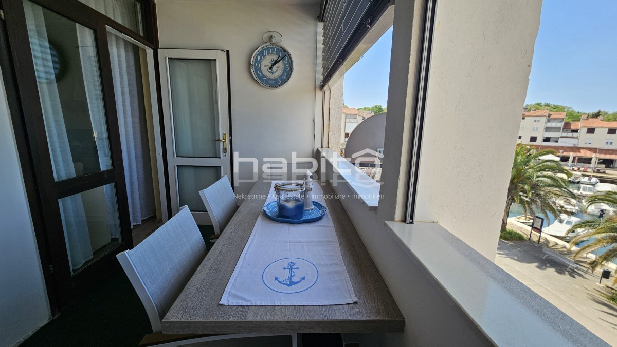 Poreč, Červar Porat - Dvosobno stanovanje, prva vrsta do morja