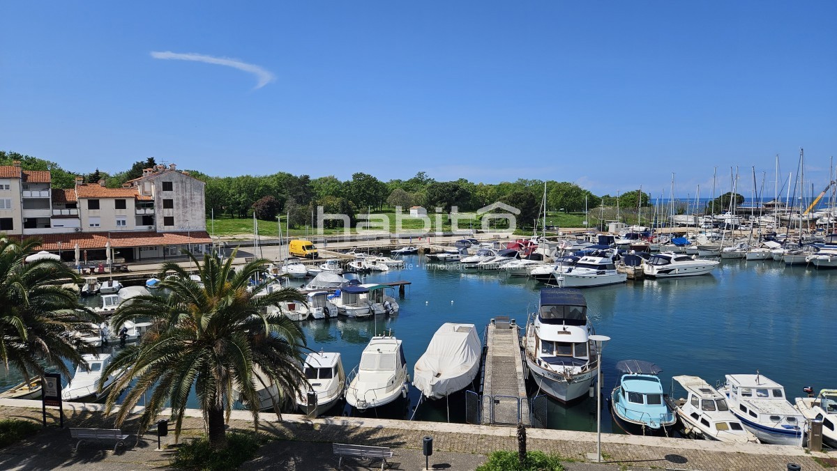 Poreč, Červar Porat - Dvosobno stanovanje, prva vrsta do morja
