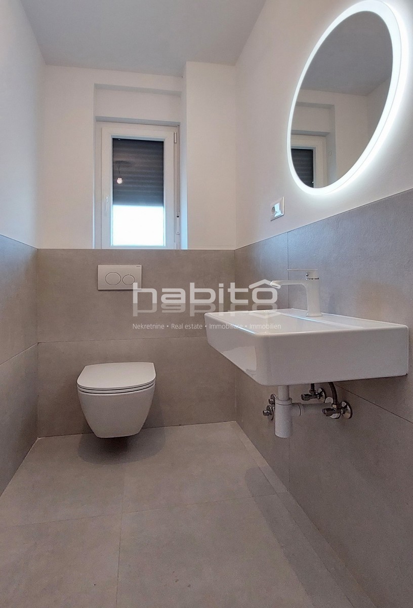 Poreč - Novo stanovanje v pritličju z vrtom, 2 spalnici, DVIGALO, 2 parkirni mesti