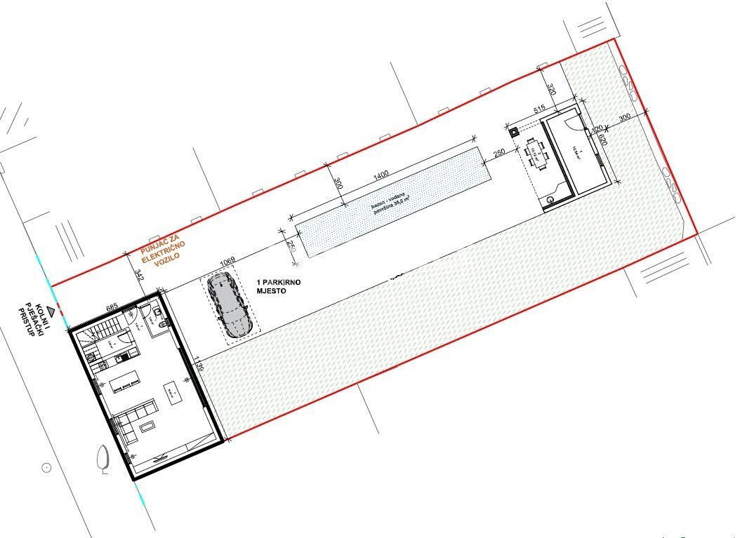 Kamnita hiša s projektom za vilo z bazenom – 250m od centra, 10km od morja