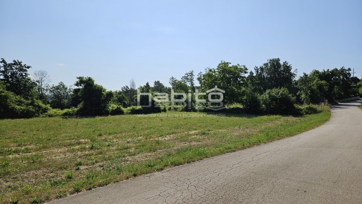 Poreč 20 km, Tinjan okolica - Zazidljivo zemljišče na mirni lokaciji