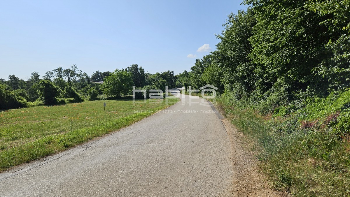 Poreč 20 km, Tinjan okolica - Zazidljivo zemljišče na mirni lokaciji