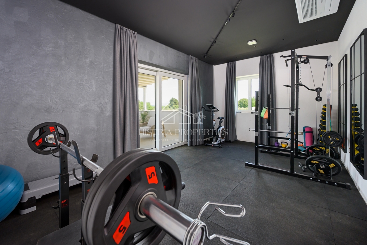 Izjemno ekonomična, pametna in prostorna vila na robu mesta z bogatimi ugodnostmi in vrhunskim pohištvom