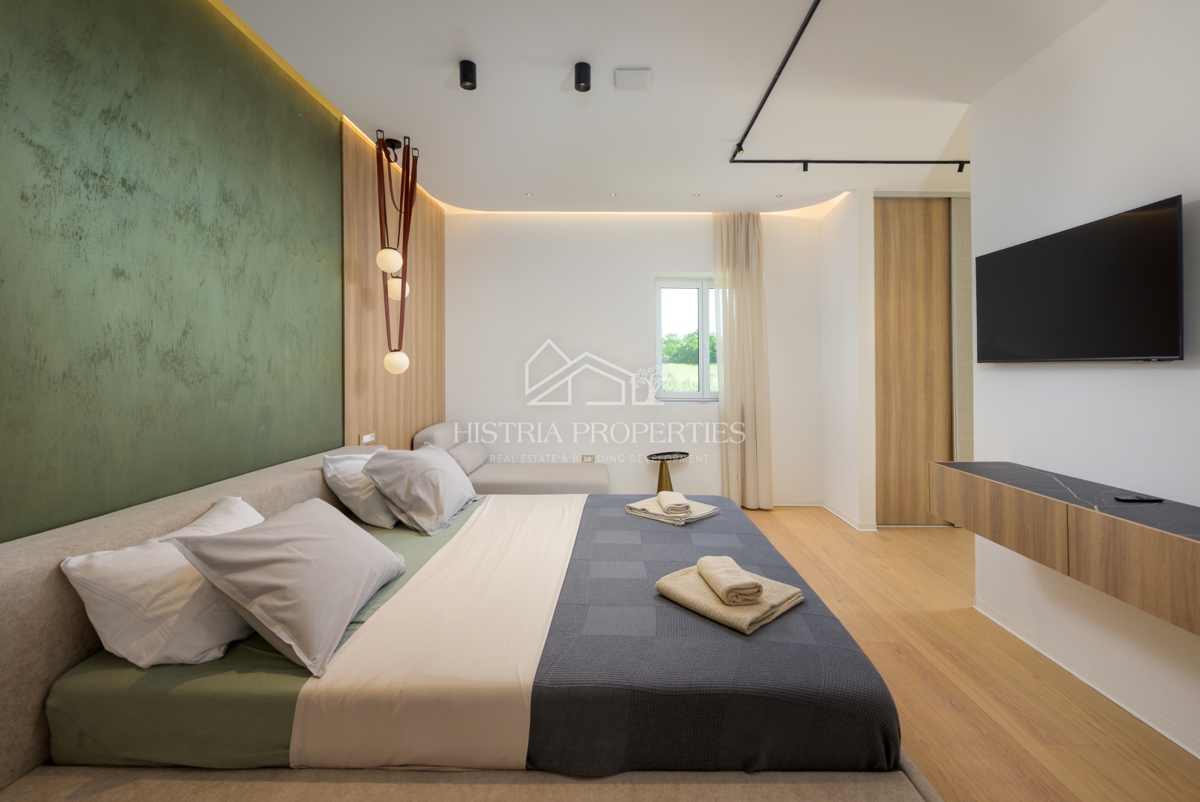 Izjemno ekonomična, pametna in prostorna vila na robu mesta z bogatimi ugodnostmi in vrhunskim pohištvom