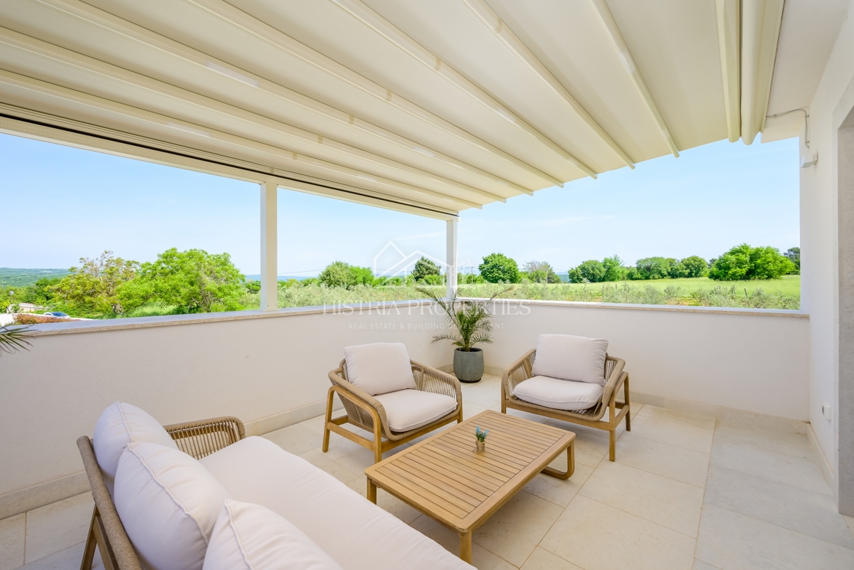 Izjemno ekonomična, pametna in prostorna vila na robu mesta z bogatimi ugodnostmi in vrhunskim pohištvom