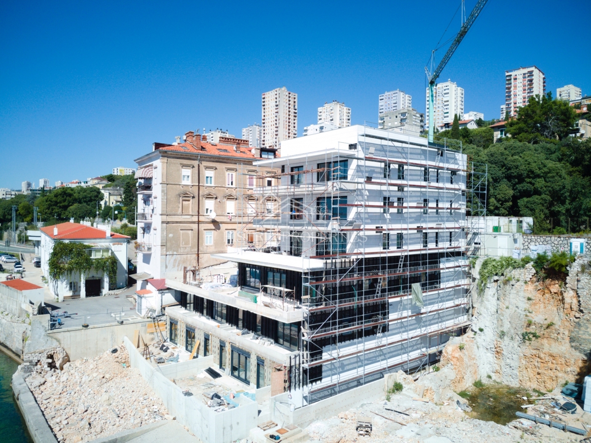 Pametna stavba in stanovanje po ugodni ceni na sanjski lokaciji, 1. vrsta do morja