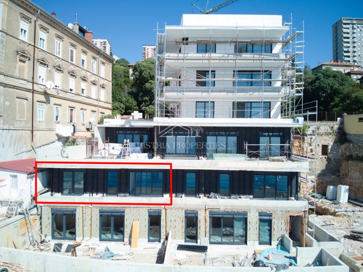 Pametna stavba in stanovanje po ugodni ceni na sanjski lokaciji, 1. vrsta do morja