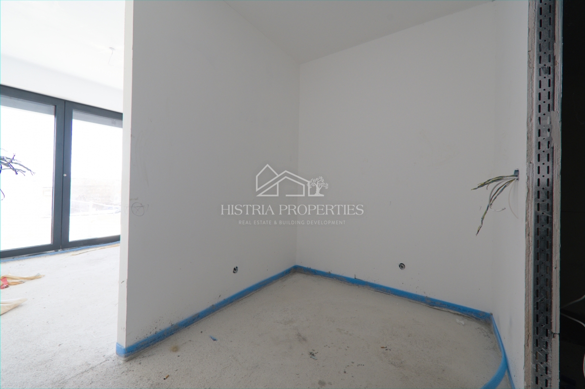 Pametna stavba in stanovanje po ugodni ceni na sanjski lokaciji, 1. vrsta do morja