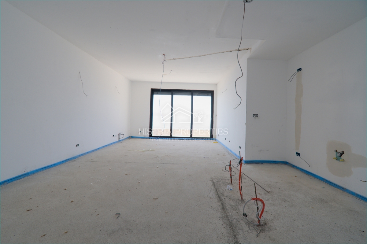 Pametna stavba in stanovanje po ugodni ceni na sanjski lokaciji, 1. vrsta do morja