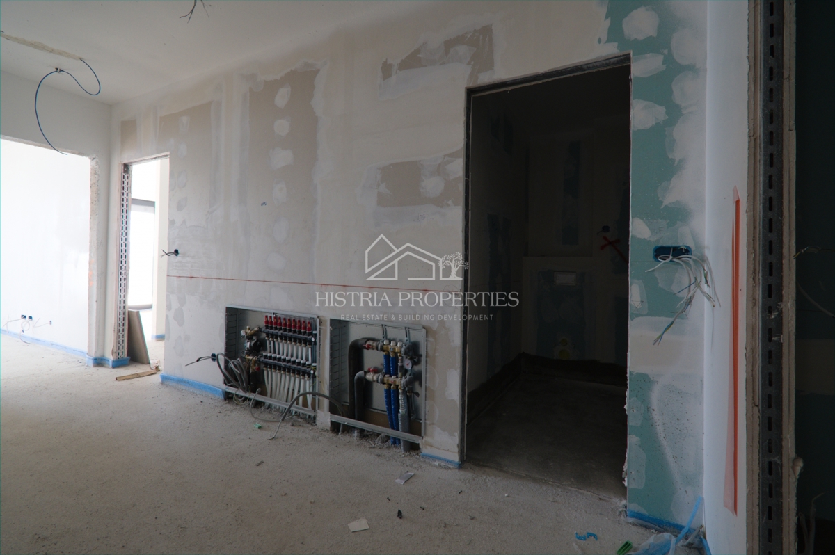 Pametna stavba in stanovanje po ugodni ceni na sanjski lokaciji, 1. vrsta do morja