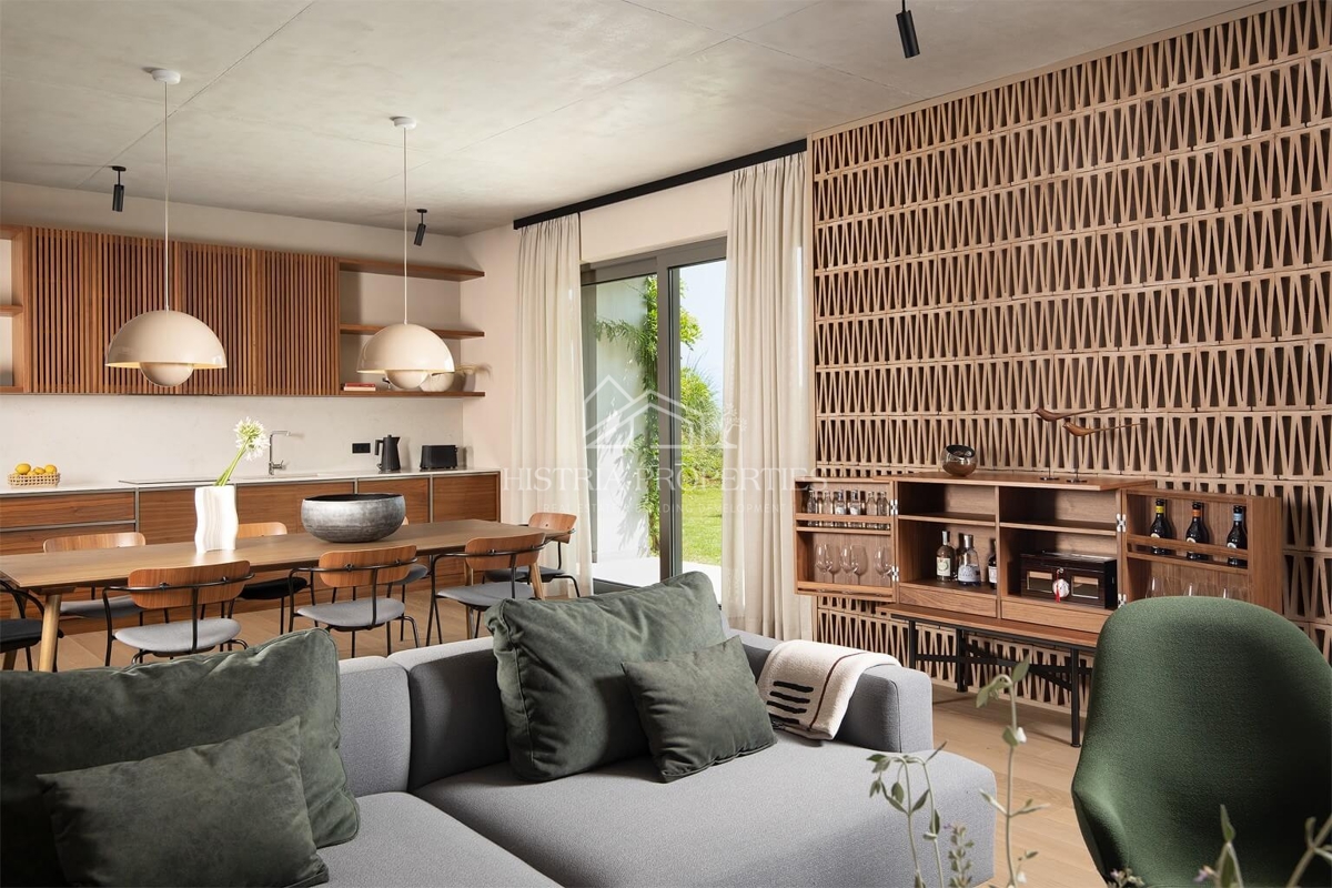 Sodobna arhitekturna zasnova in hiša, ki vas bo za trenutek ustavila z osupljivim razgledom na Brionske otoke