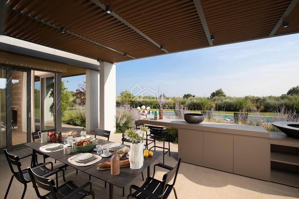 Sodobna arhitekturna zasnova in hiša, ki vas bo za trenutek ustavila z osupljivim razgledom na Brionske otoke