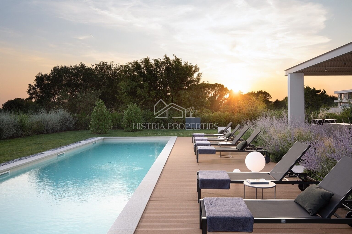 Sodobna arhitekturna zasnova in hiša, ki vas bo za trenutek ustavila z osupljivim razgledom na Brionske otoke