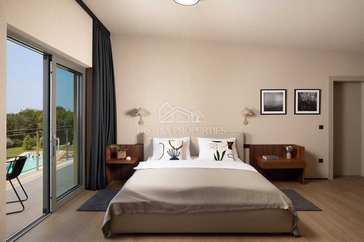 Sodobna arhitekturna zasnova in hiša, ki vas bo za trenutek ustavila z osupljivim razgledom na Brionske otoke