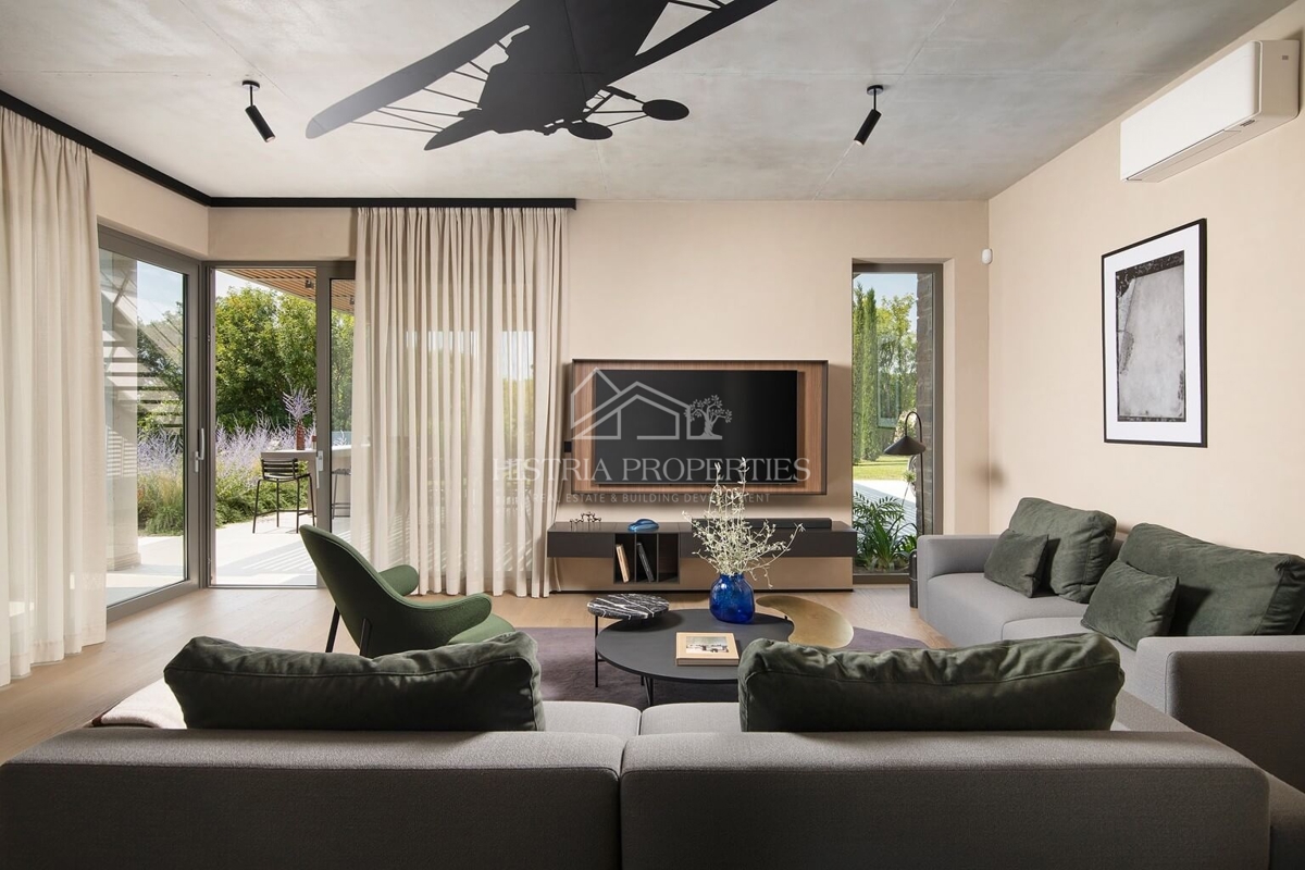 Sodobna arhitekturna zasnova in hiša, ki vas bo za trenutek ustavila z osupljivim razgledom na Brionske otoke