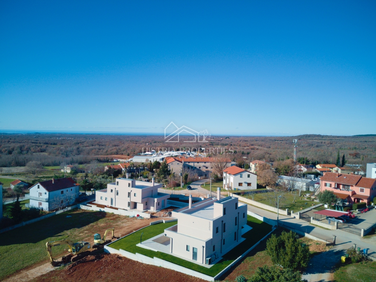 Moderna udobna vila s strešno teraso, kakovostno opremo in edinstvenim razgledom