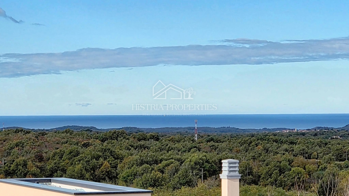 Moderna udobna vila s strešno teraso, kakovostno opremo in edinstvenim razgledom