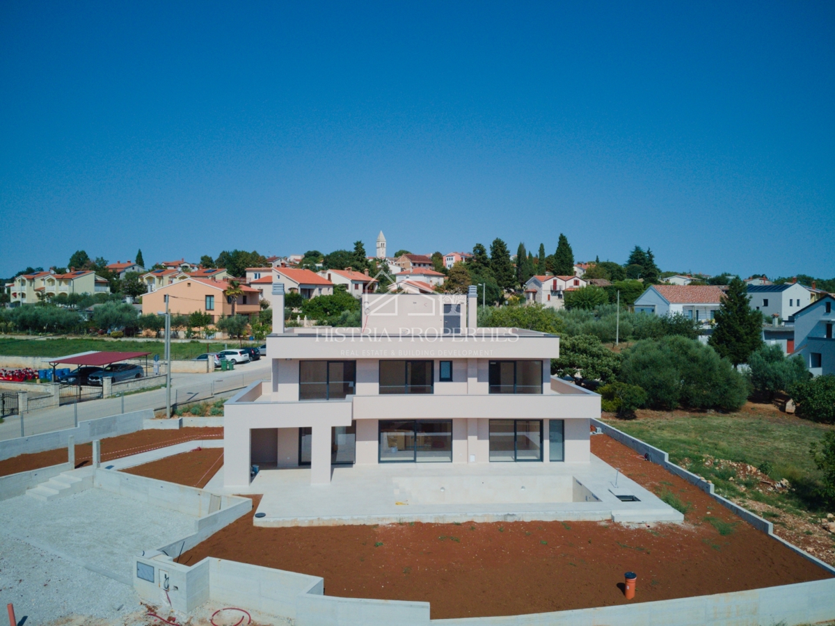 Moderna udobna vila s strešno teraso, kakovostno opremo in edinstvenim razgledom