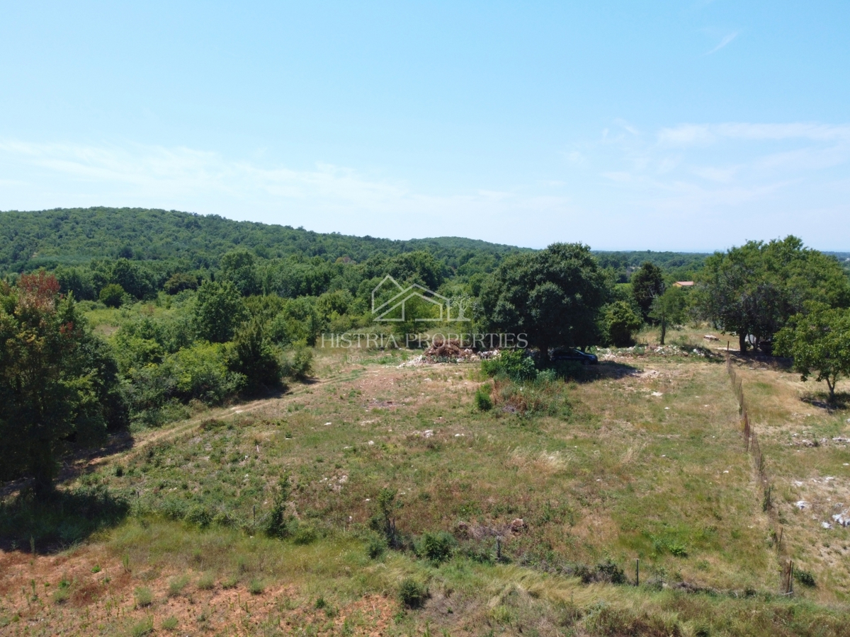 Zemljišče na mirni lokaciji, primerno za gradnjo družinske hiše