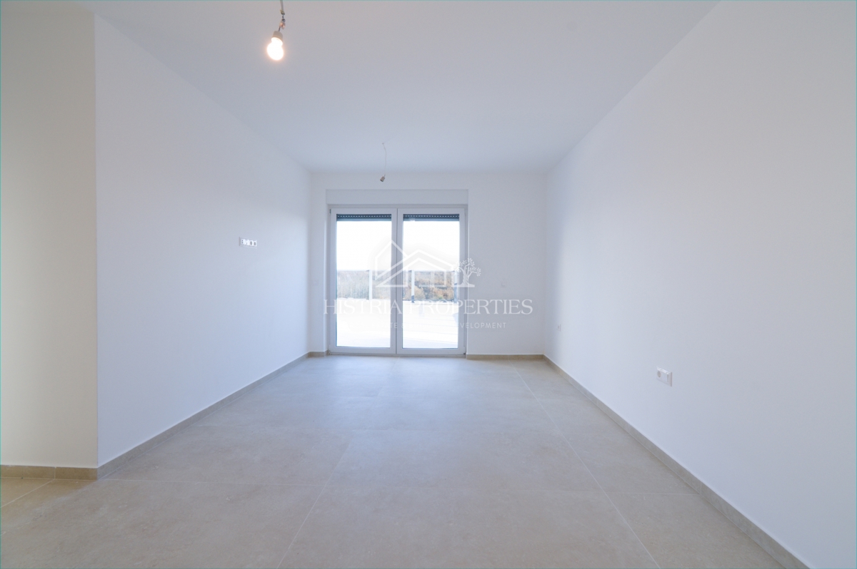 Penthouse z dvema velikima terasama, dvigalom v stanovanju in pogledom na morje