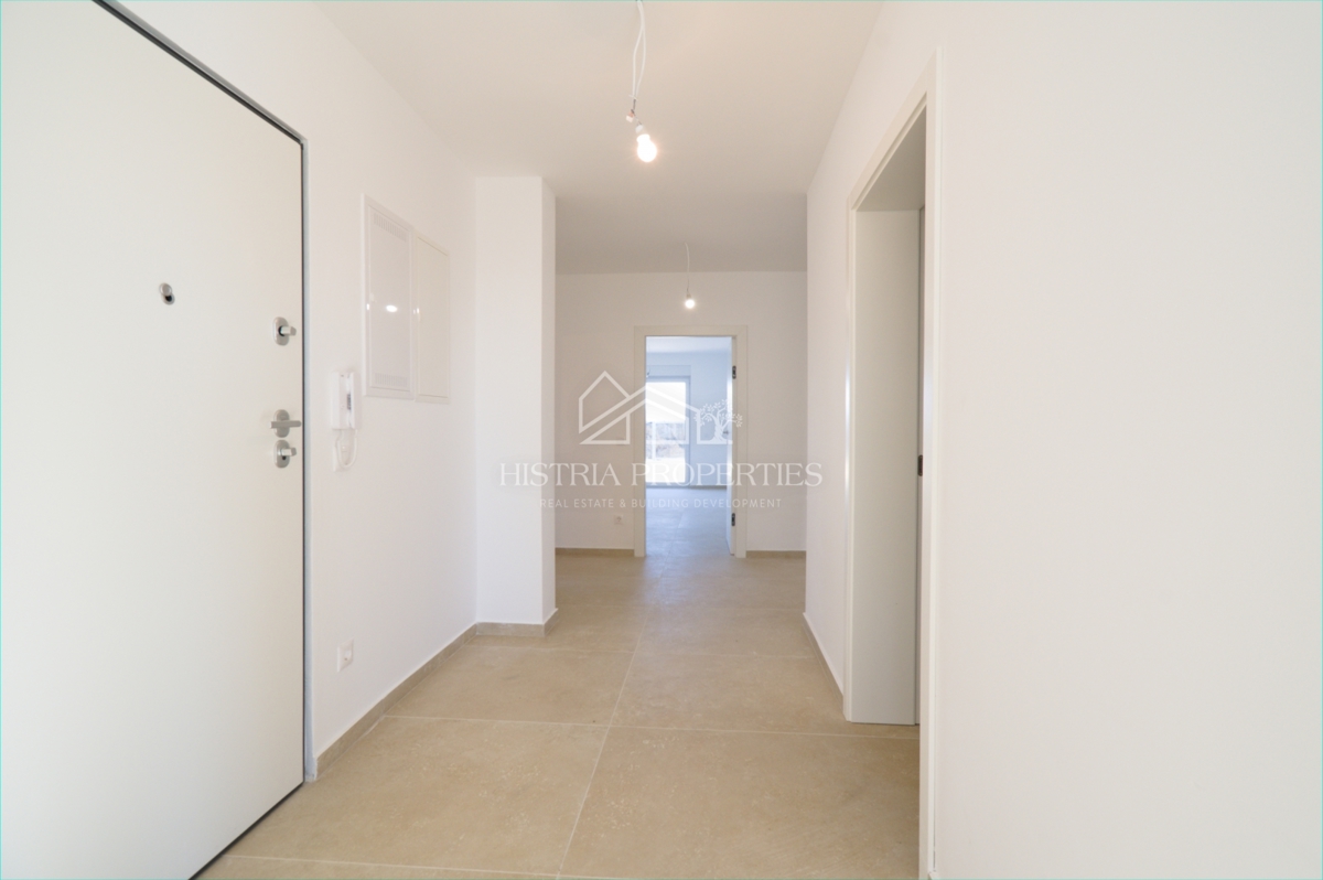 Penthouse z dvema velikima terasama, dvigalom v stanovanju in pogledom na morje