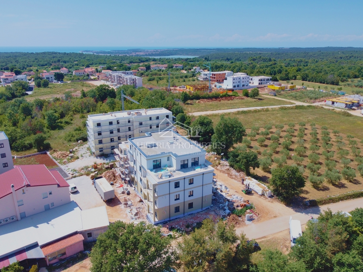 Penthouse z dvema velikima terasama, dvigalom v stanovanju in pogledom na morje