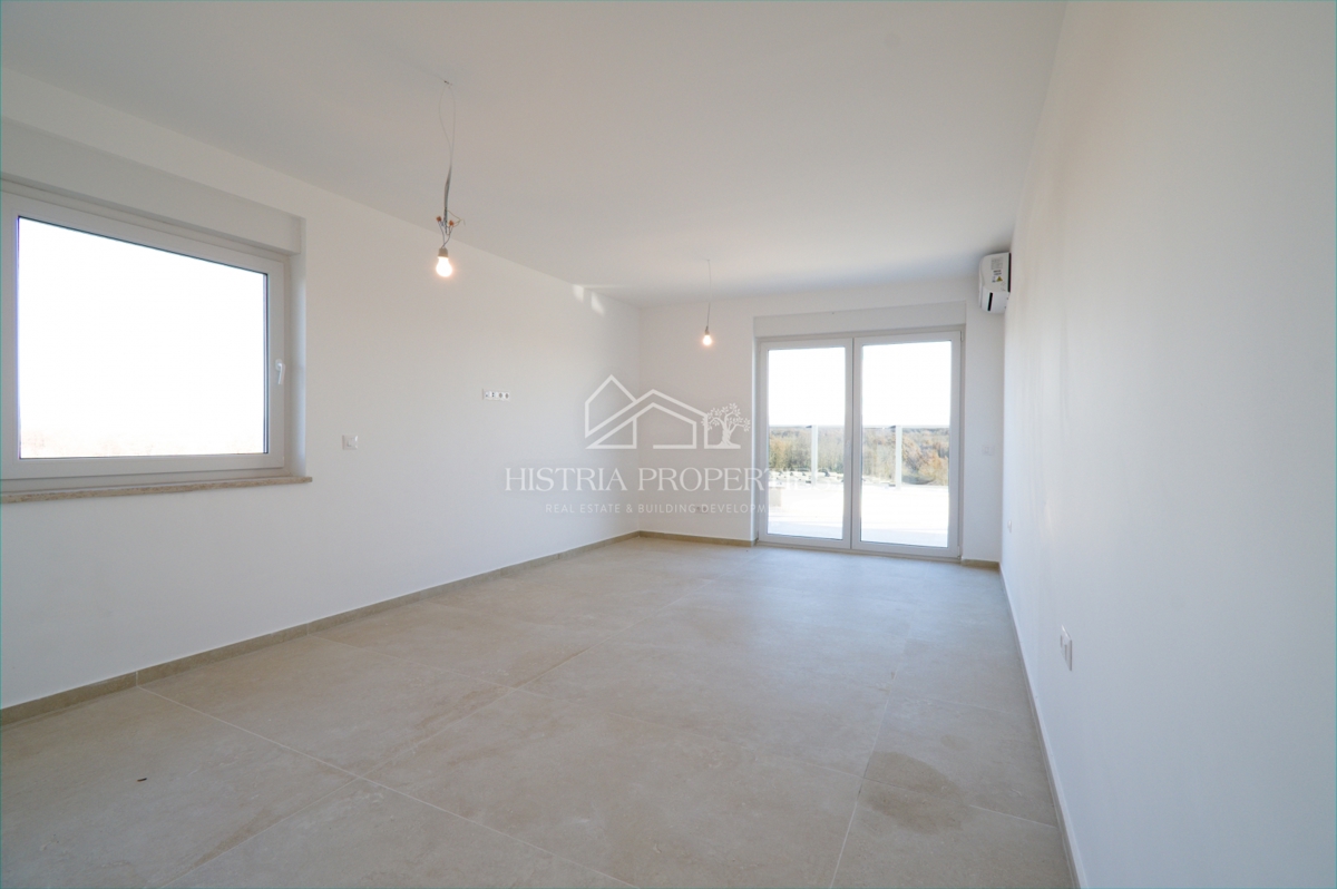 Penthouse z dvema velikima terasama, dvigalom v stanovanju in pogledom na morje