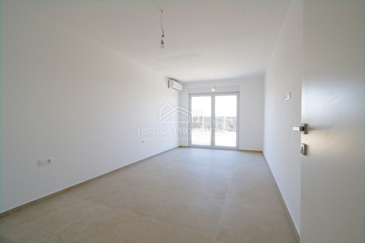 Penthouse z dvema velikima terasama, dvigalom v stanovanju in pogledom na morje