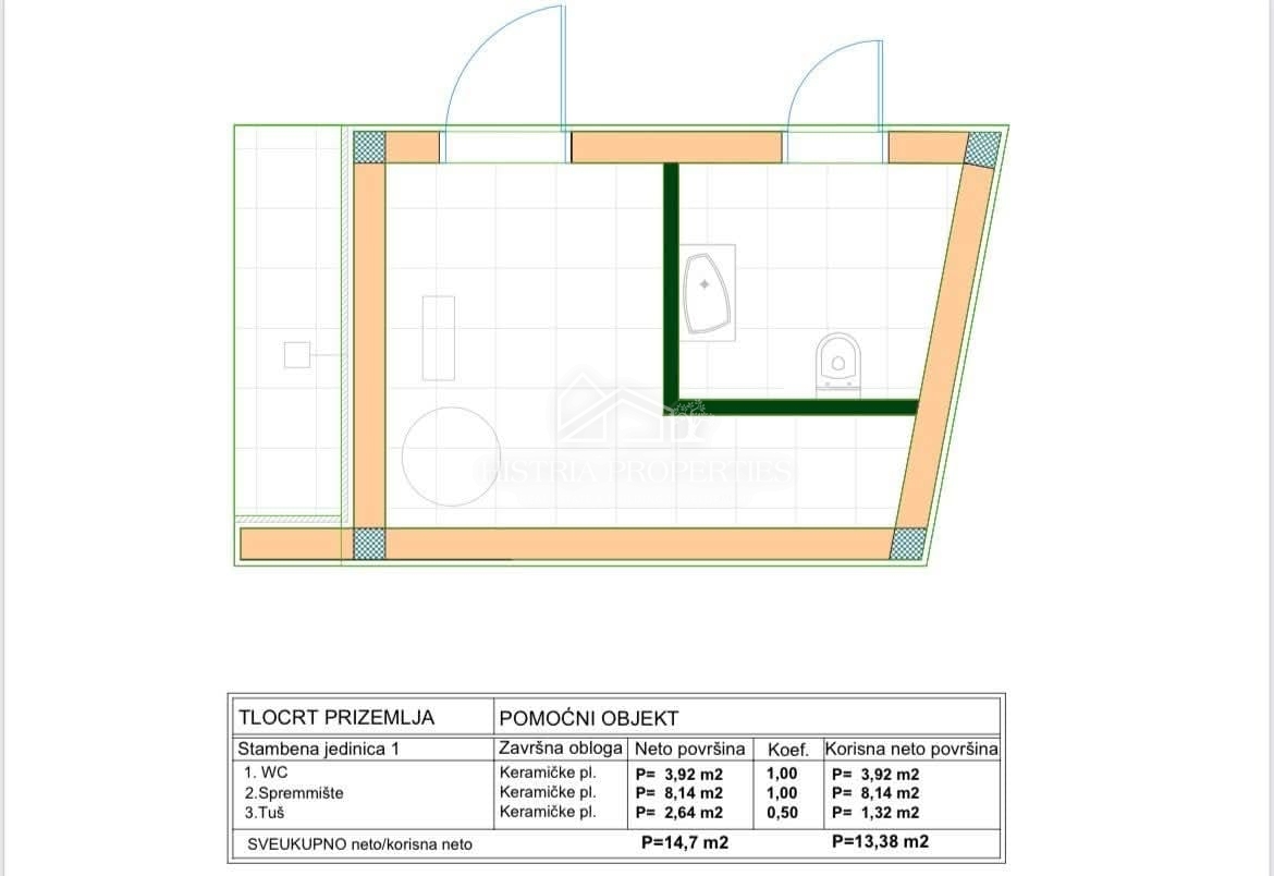 Moderno zasnovana enonadstropna hiša z bazenom in pomožnim poslopjem