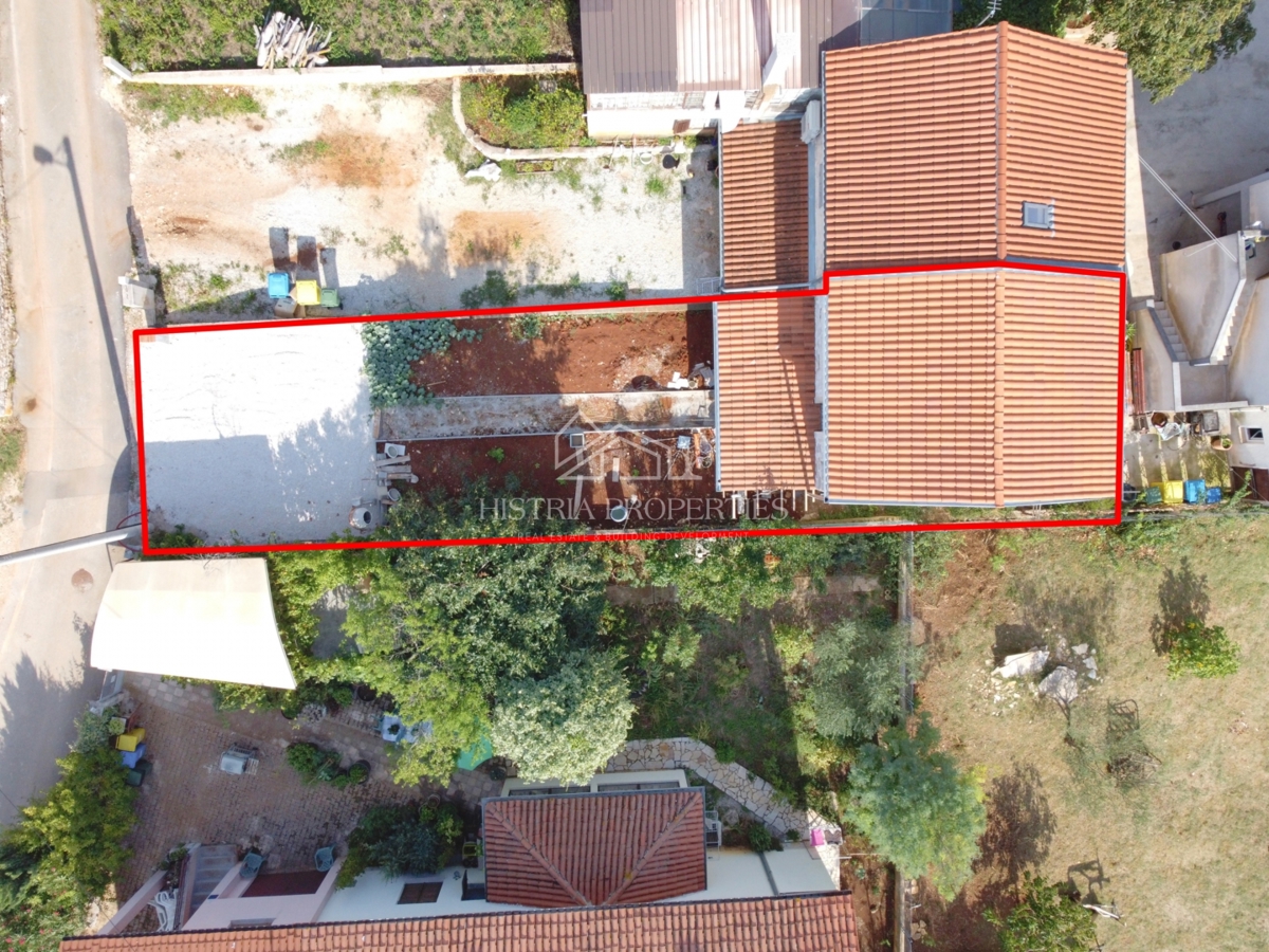 Lokacija, ki izžareva istrski slog in prenovljena kamnita hiša z dvoriščem za ljubitelje tradicije