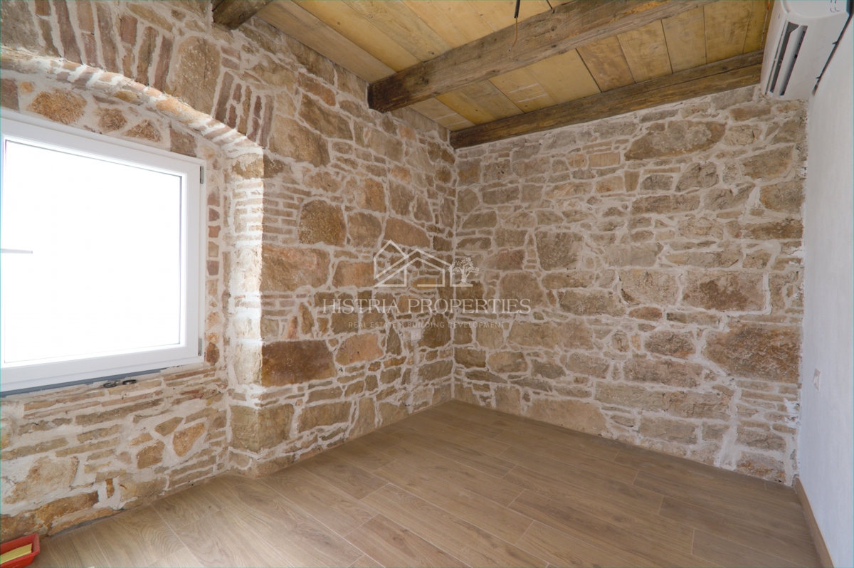 Lokacija, ki izžareva istrski slog in prenovljena kamnita hiša z dvoriščem za ljubitelje tradicije