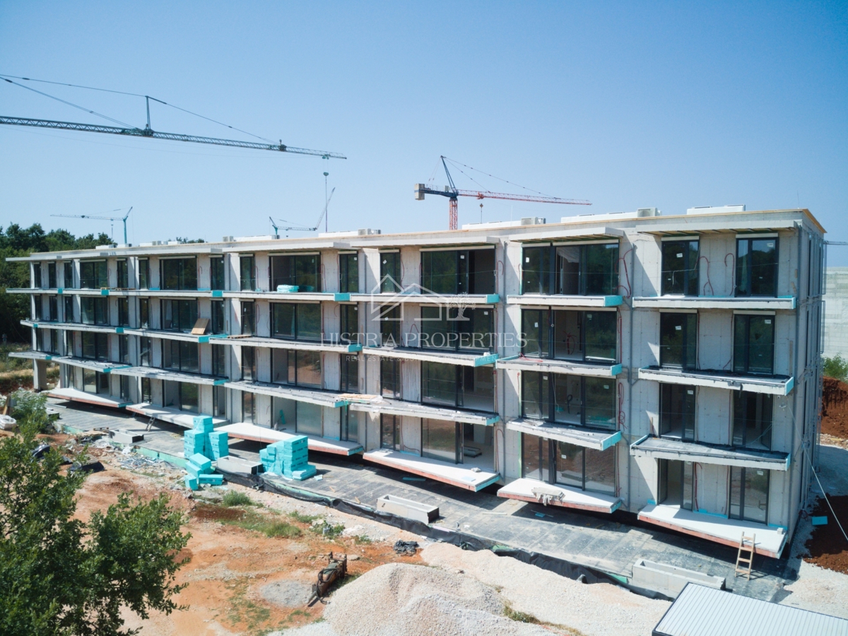 Luksuzna novogradnja z garažo le nekaj korakov od plaže v čudovitem Poreču