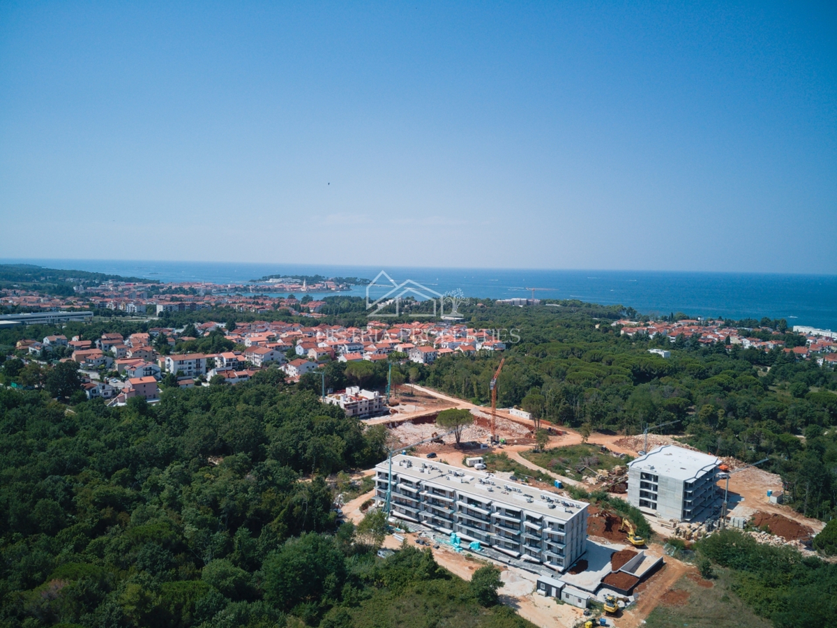 Luksuzna novogradnja z garažo le nekaj korakov od plaže v čudovitem Poreču