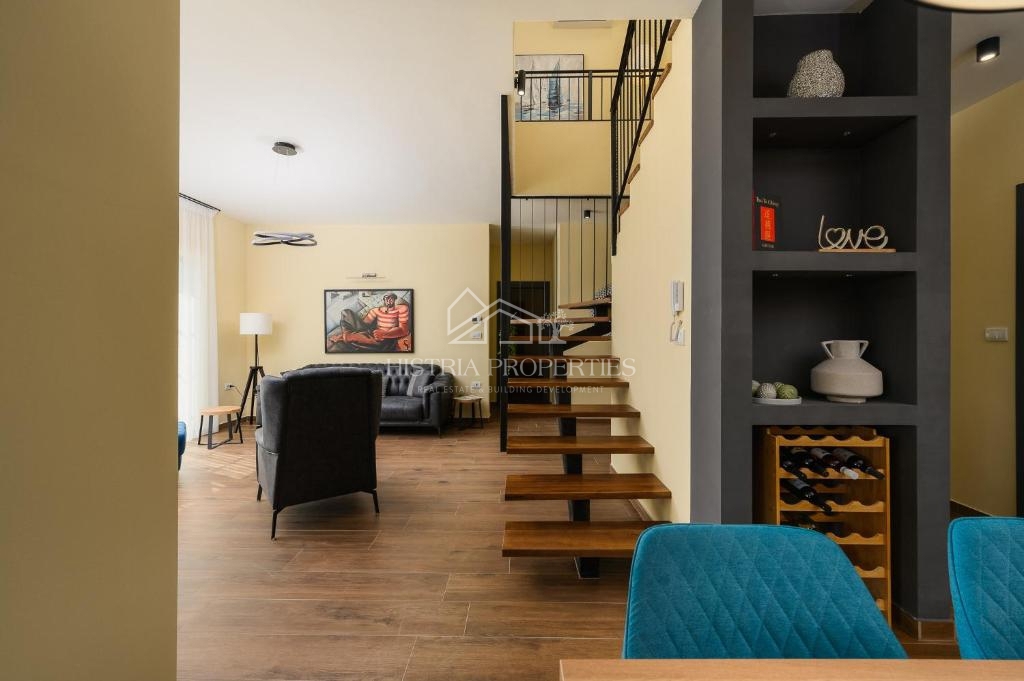 Izjemno kakovostna vila v bližini Rovinja s pogledom na morje, popolnoma opremljena