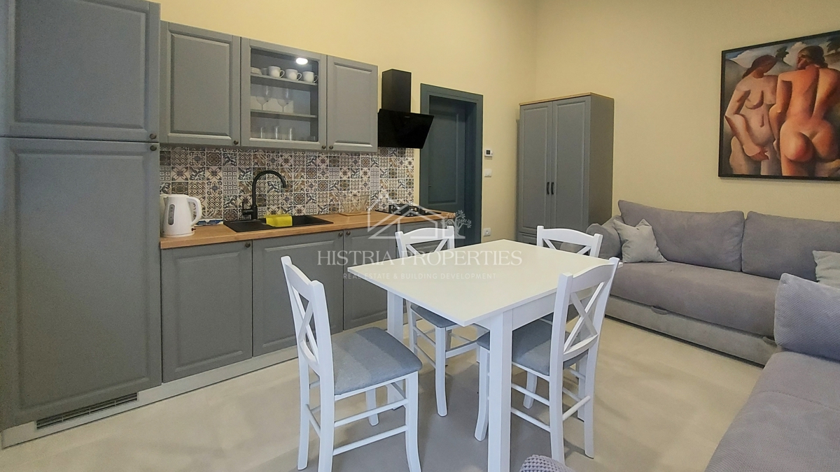 Izjemno kakovostna vila v bližini Rovinja s pogledom na morje, popolnoma opremljena