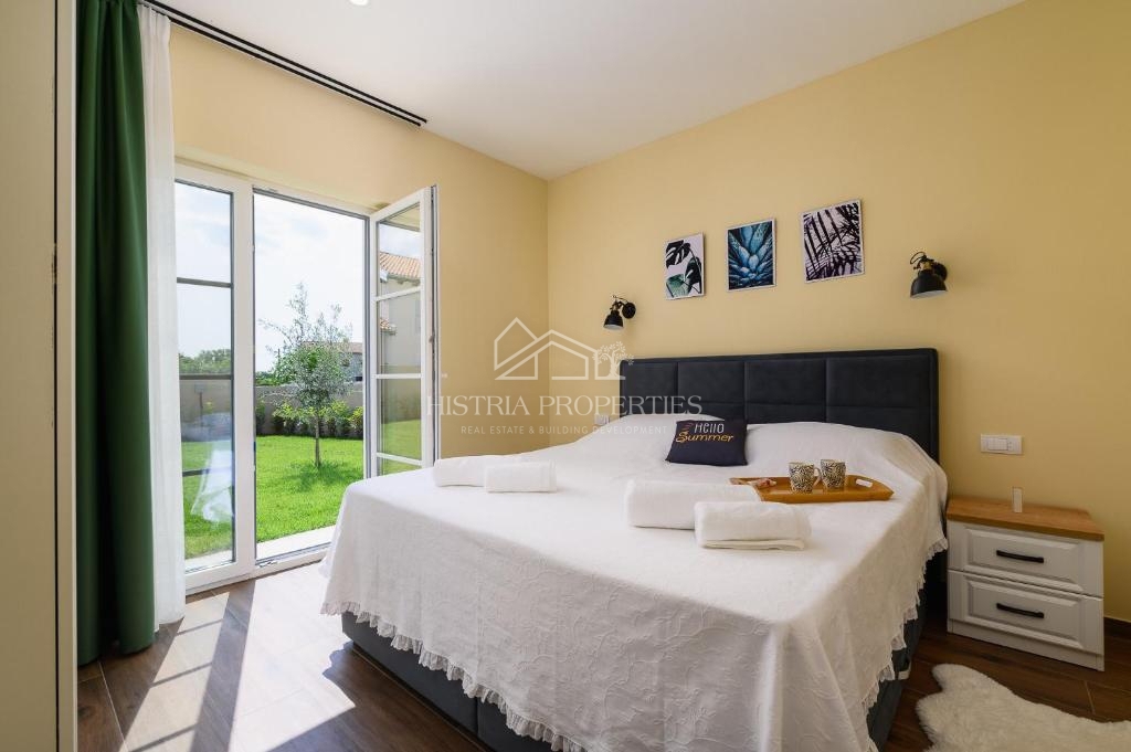 Izjemno kakovostna vila v bližini Rovinja s pogledom na morje, popolnoma opremljena