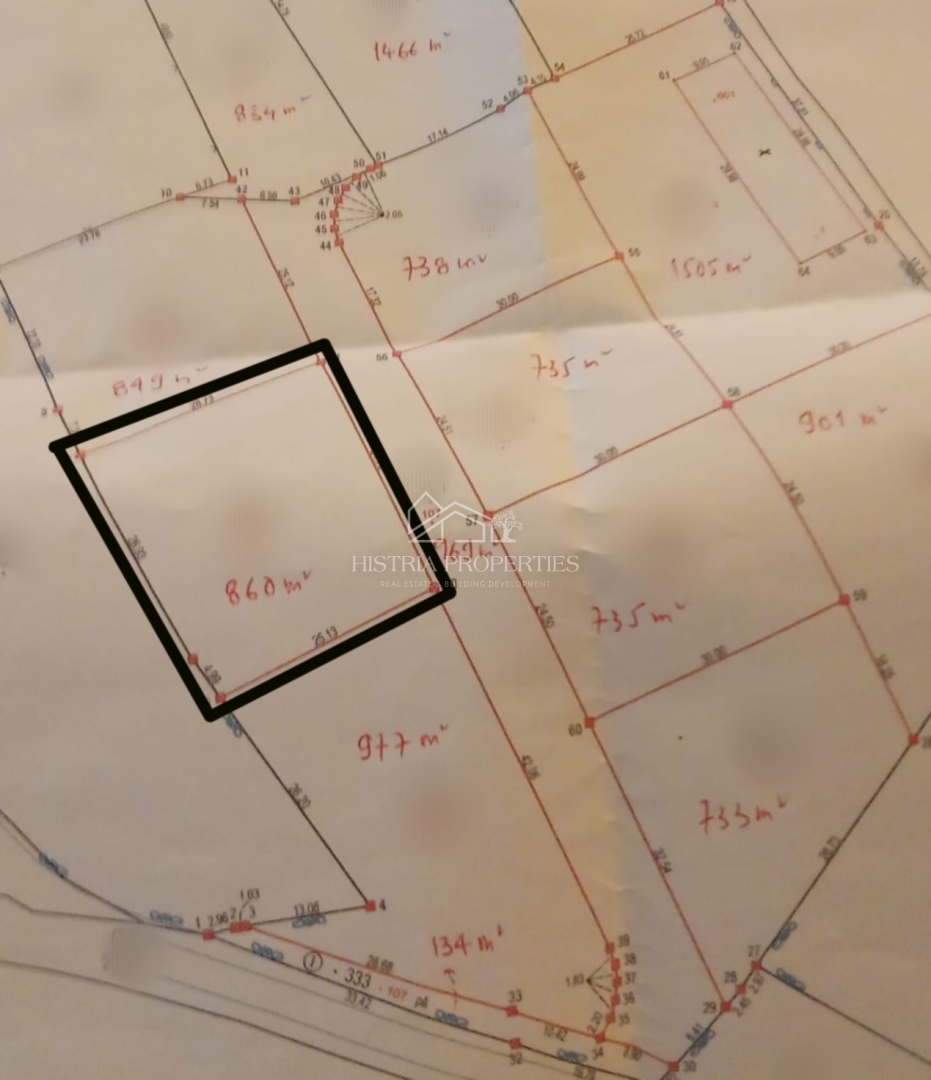 Odlično zemljišče za gradnjo vile z bazenom in pogledom na morje na mirni lokaciji