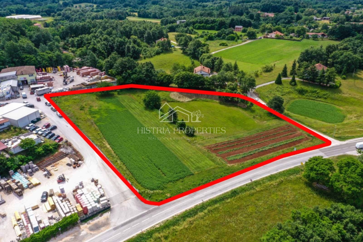 Poslovno zemljišče na tranzitni lokaciji, primerno za gradnjo logističnega centra