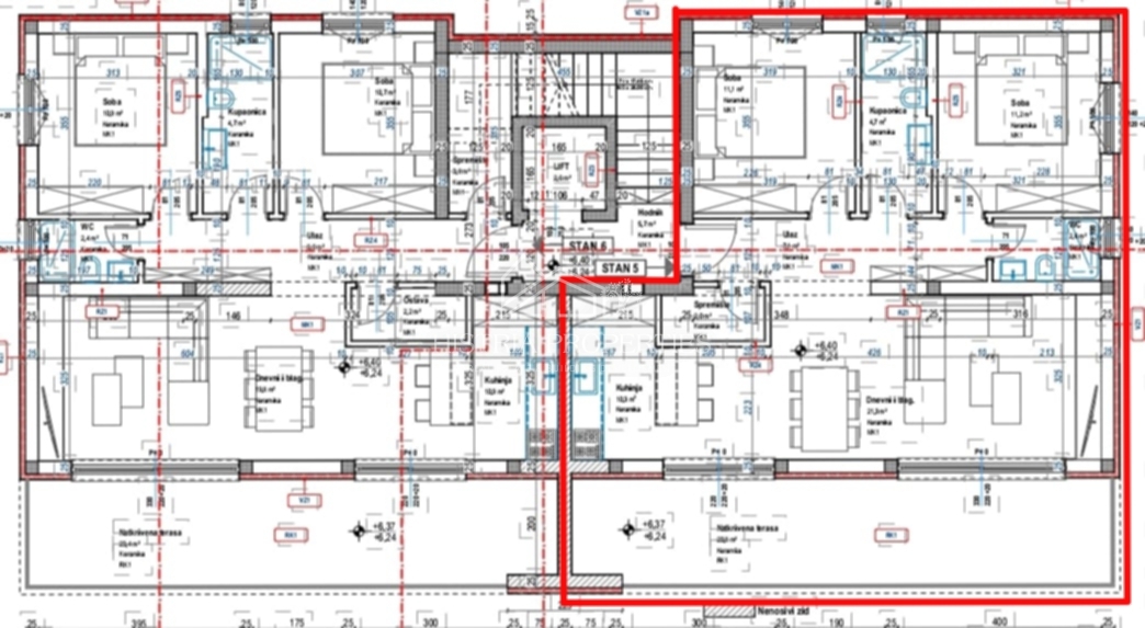 Kakovostna novogradnja s pogledom na morje in veliko teraso na mirni lokaciji