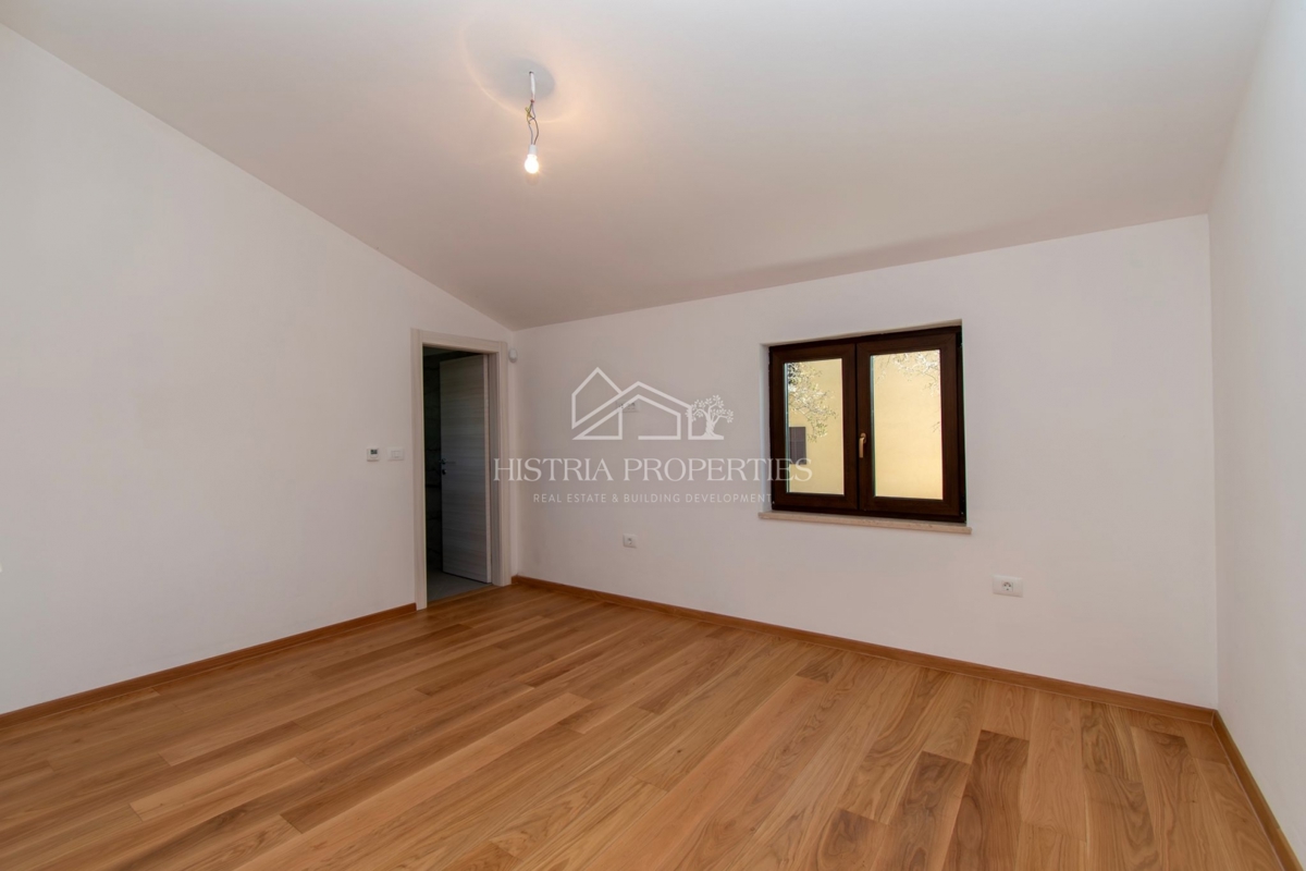 Prostorna rustikalna vila z velikim bazenom, vinsko kletjo, wellnessom in garažo