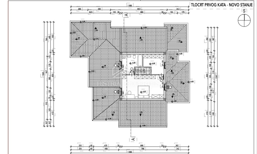 Prostorna rustikalna vila z velikim bazenom, vinsko kletjo, wellnessom in garažo