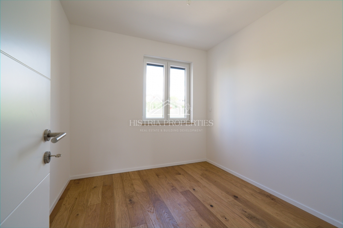 Privlačno stanovanje 800m od morja v novi stavbi z dvigalom