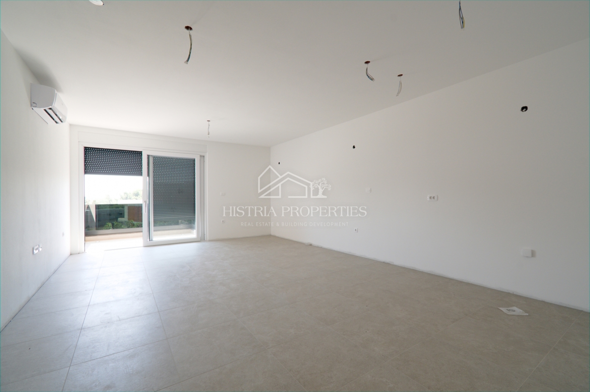 Privlačno stanovanje 800m od morja v novi stavbi z dvigalom